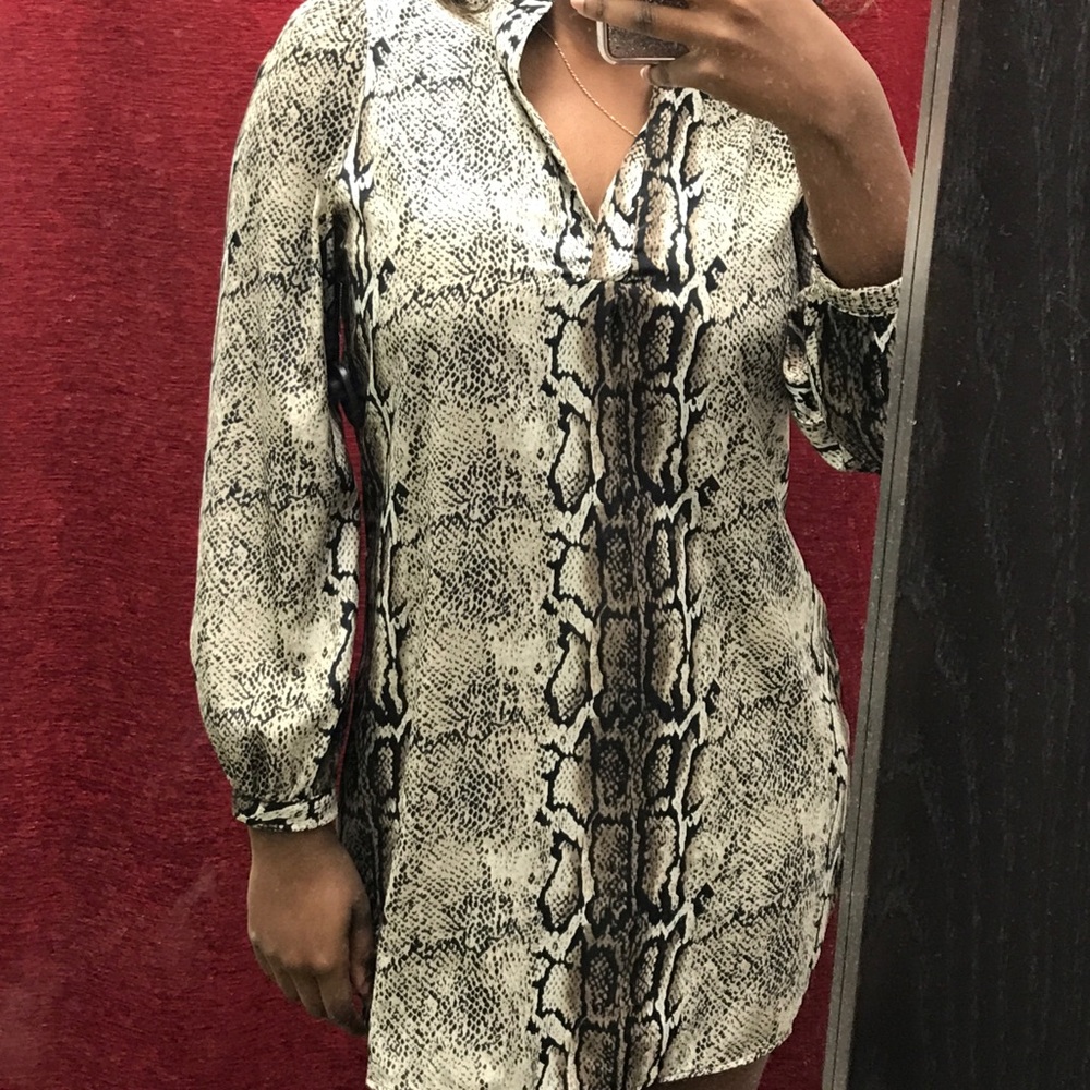 Snake skin dress with long puffy sleeves